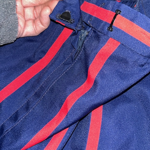 Vintage pleated midi skirt • navy blue with red stripes • modest • 70s 80s - Picture 5 of 6